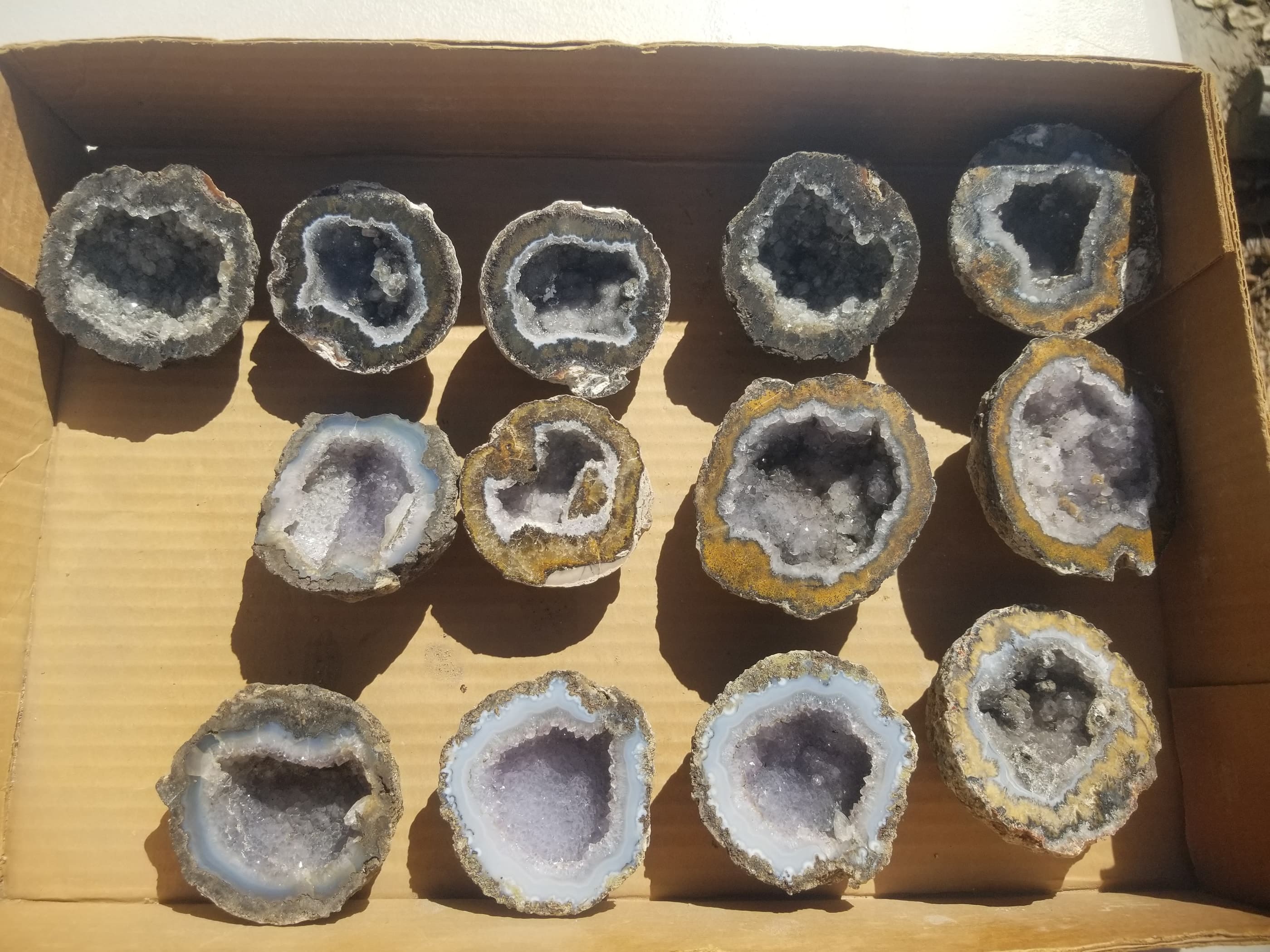 *Wholesale Flat - 13 Halved & Polished Geode Specimens Some Paired 4.5Lb Tranca/Choya